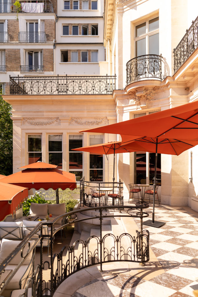blanche-la-salle-de-sport-la-plus-trendy-de-paris-revel